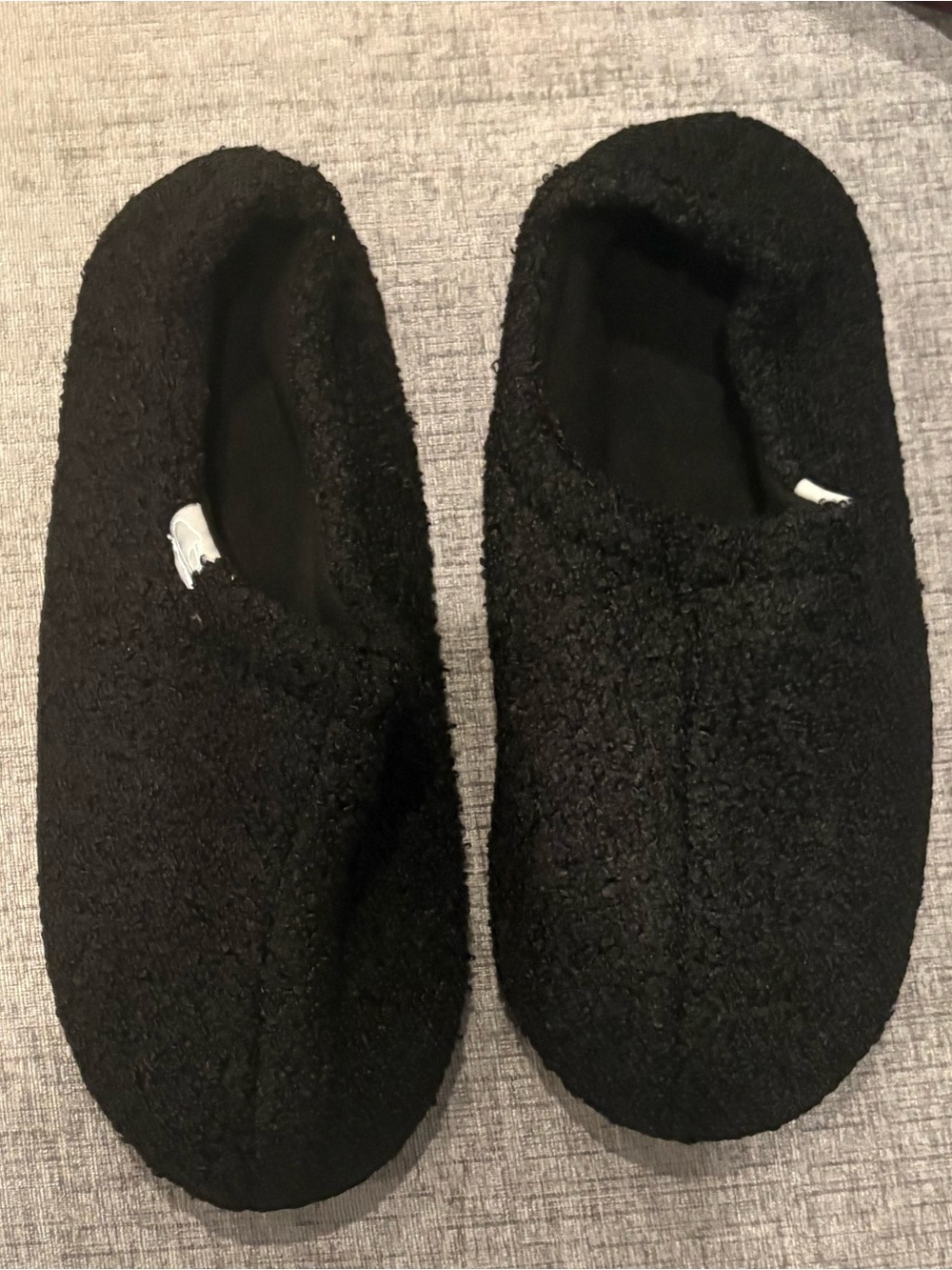 NWT Black Women's Fuzzy Fleece Slipper